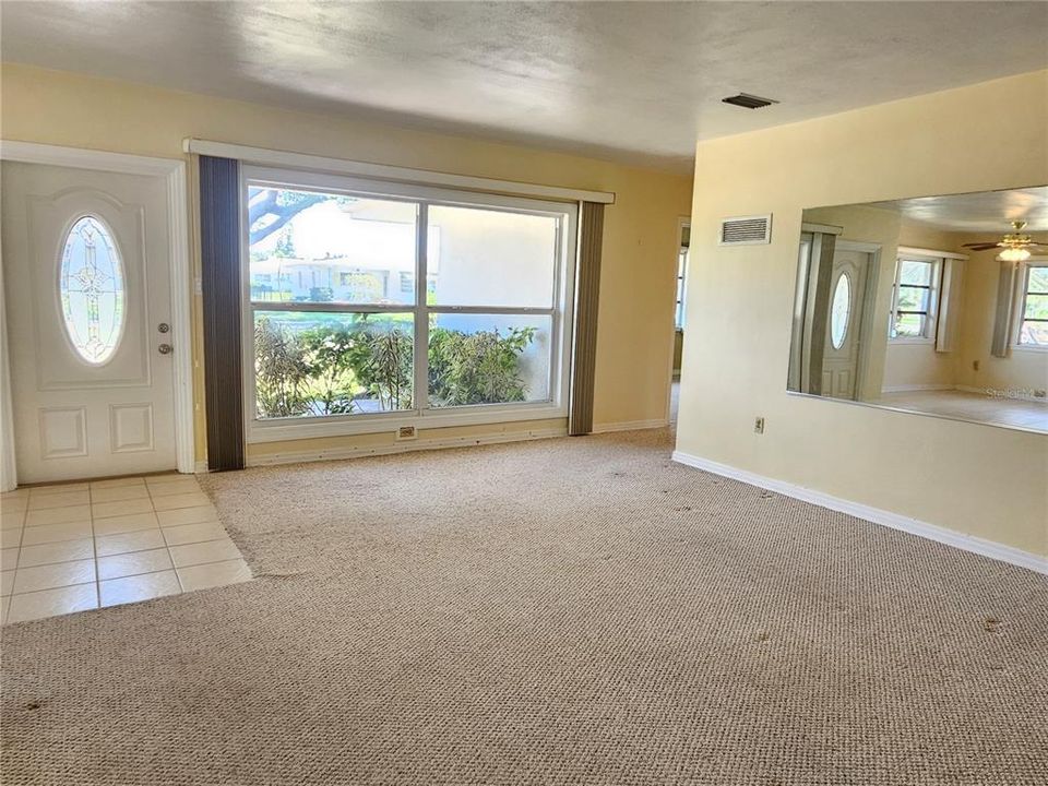 For Rent: $2,600 (2 beds, 1 baths, 1417 Square Feet)