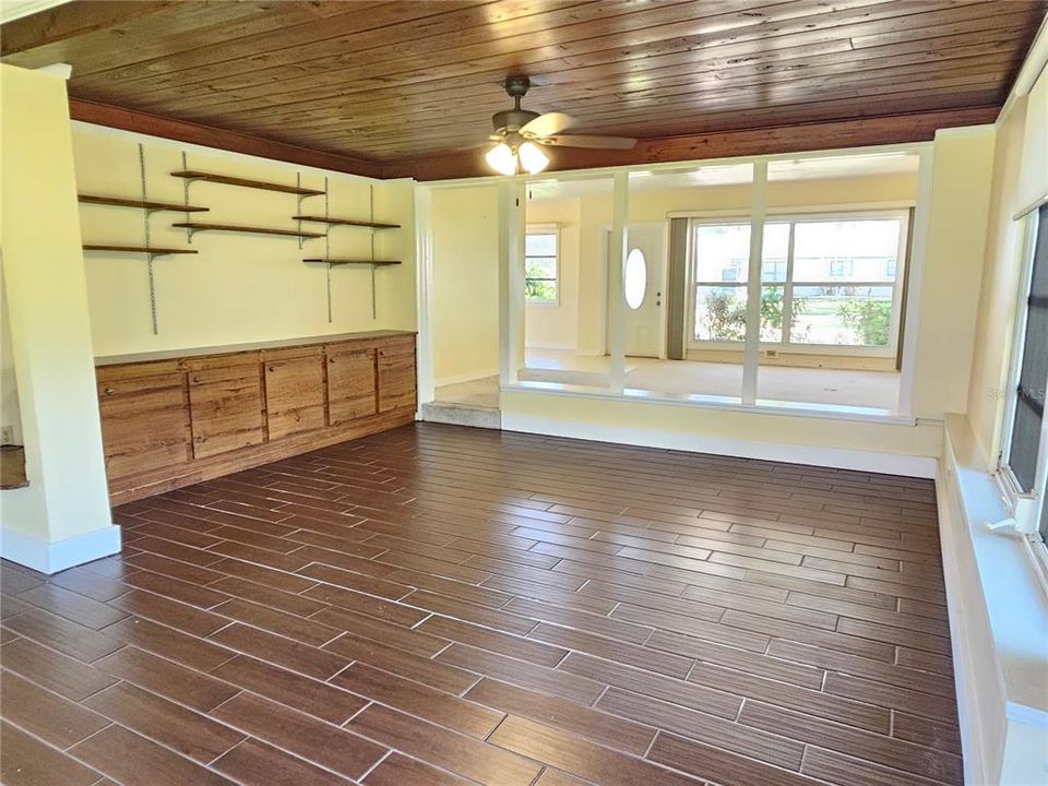 For Rent: $2,600 (2 beds, 1 baths, 1417 Square Feet)