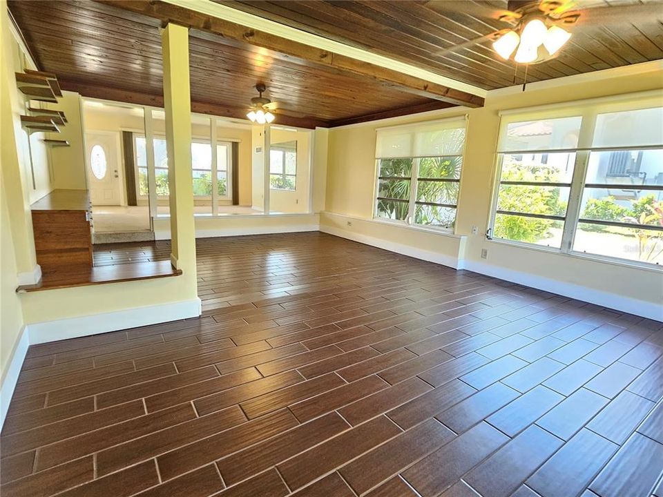 For Rent: $2,600 (2 beds, 1 baths, 1417 Square Feet)