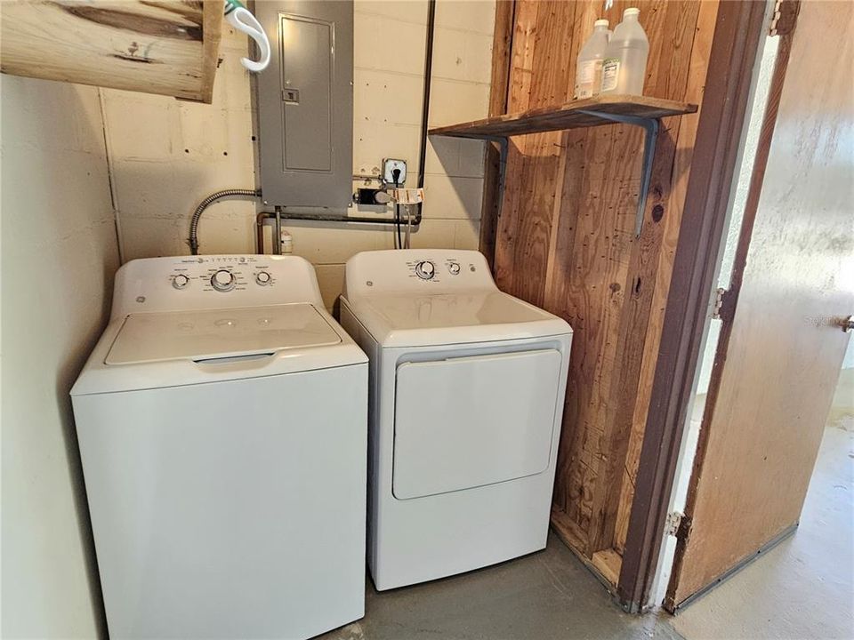 For Rent: $2,600 (2 beds, 1 baths, 1417 Square Feet)