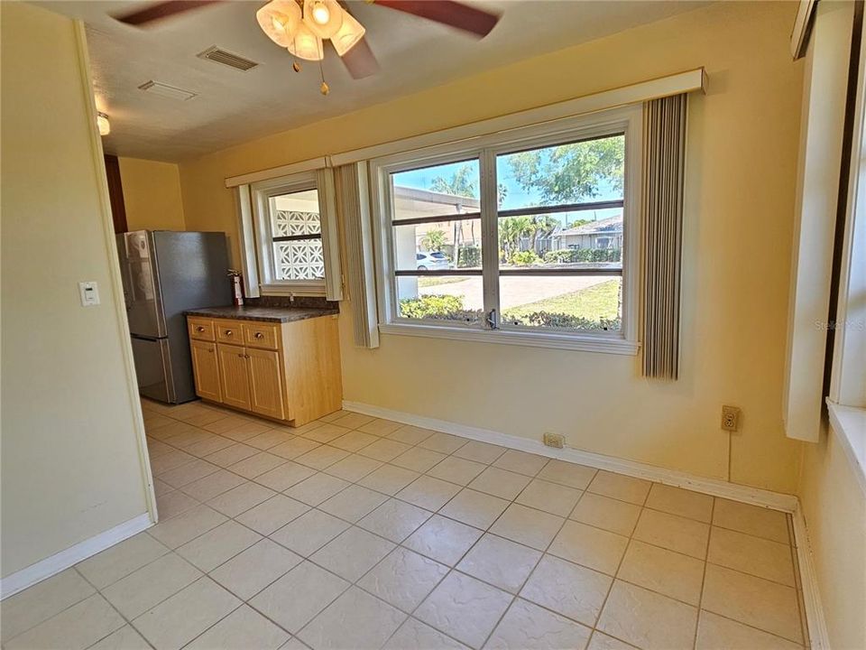 For Rent: $2,600 (2 beds, 1 baths, 1417 Square Feet)