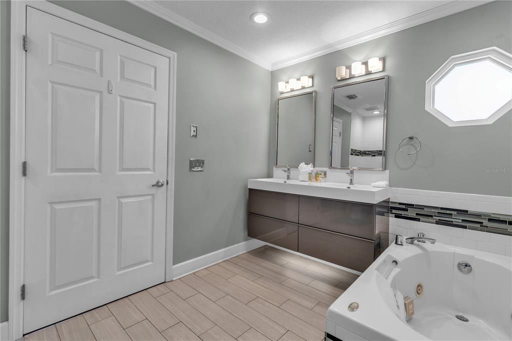 For Sale: $2,495,000 (4 beds, 4 baths, 2832 Square Feet)