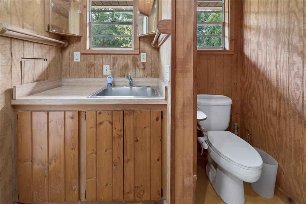 For Sale: $295,000 (2 beds, 1 baths, 1640 Square Feet)