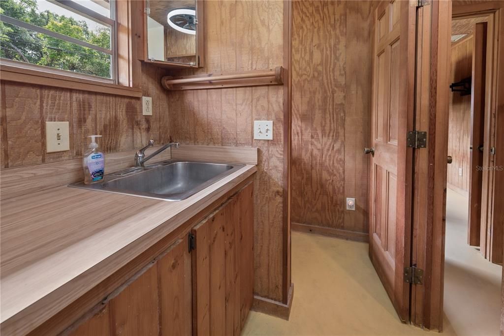 For Sale: $295,000 (2 beds, 1 baths, 1640 Square Feet)