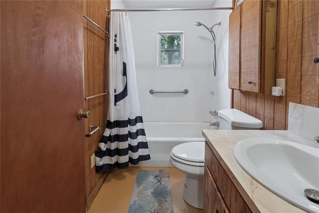 For Sale: $295,000 (2 beds, 1 baths, 1640 Square Feet)