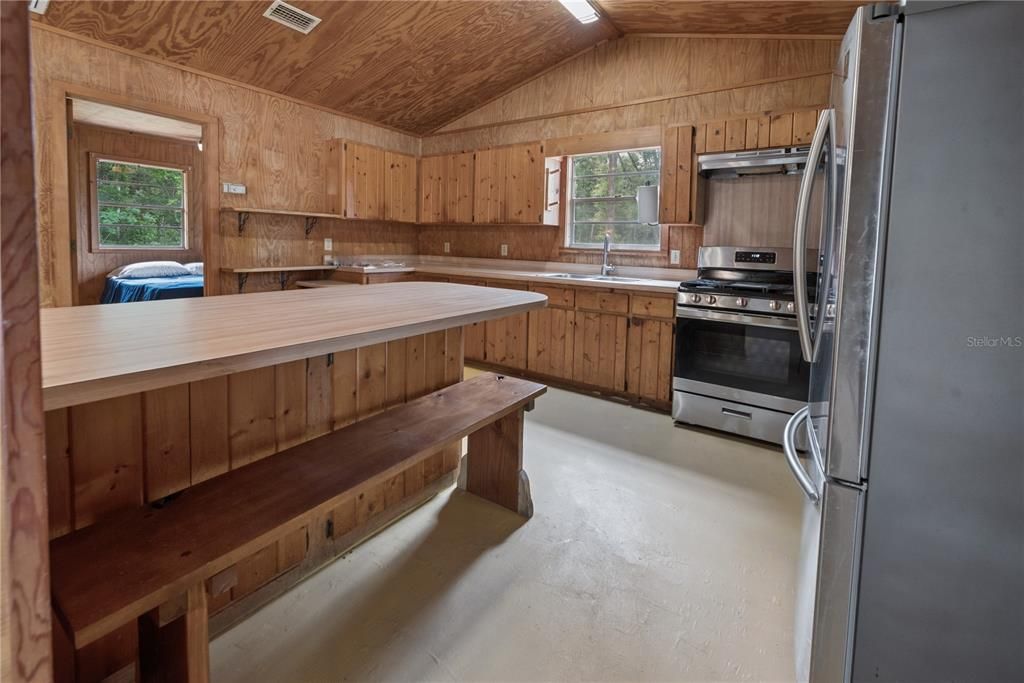 For Sale: $295,000 (2 beds, 1 baths, 1640 Square Feet)