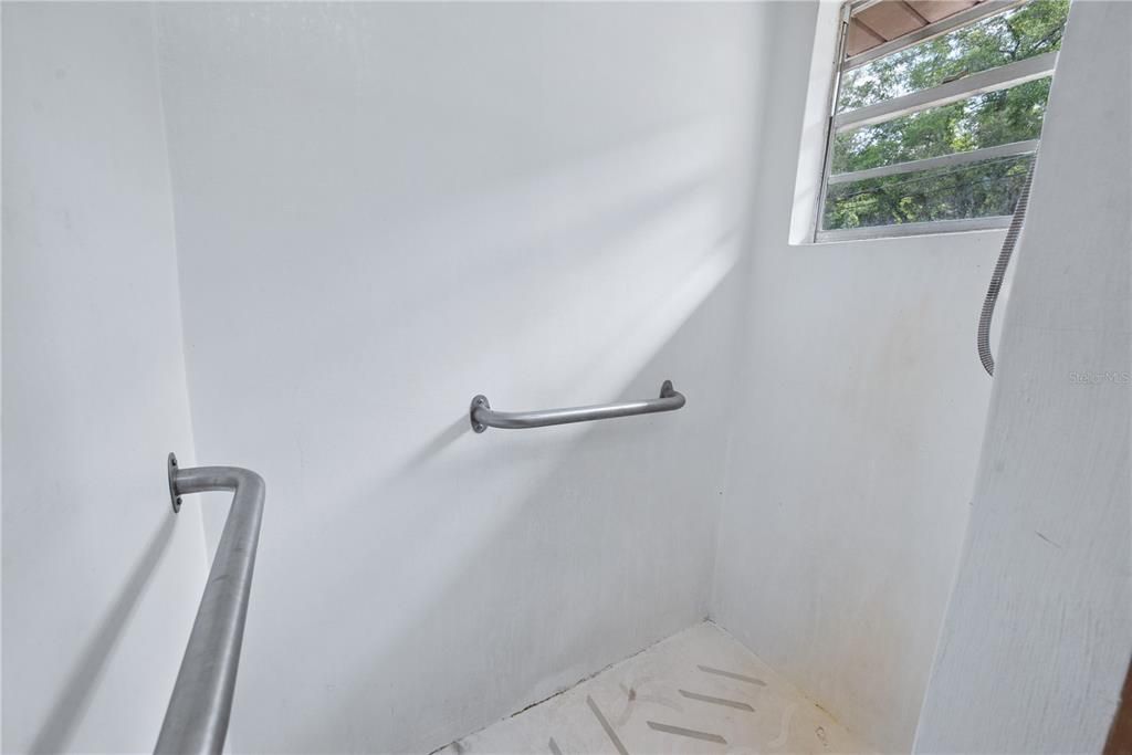 For Sale: $295,000 (2 beds, 1 baths, 1640 Square Feet)