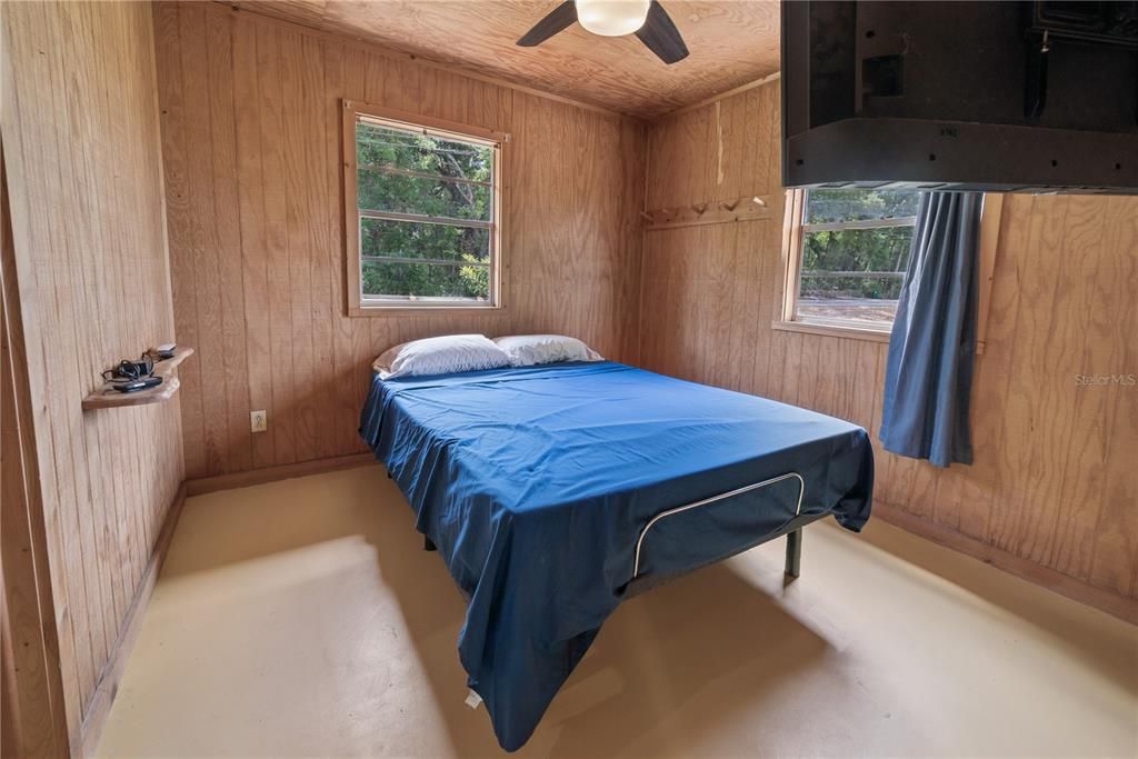 For Sale: $295,000 (2 beds, 1 baths, 1640 Square Feet)