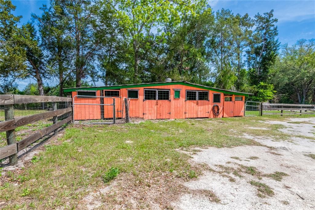 For Sale: $295,000 (2 beds, 1 baths, 1640 Square Feet)