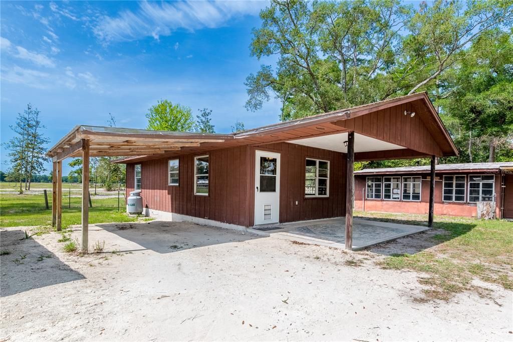 For Sale: $295,000 (2 beds, 1 baths, 1640 Square Feet)
