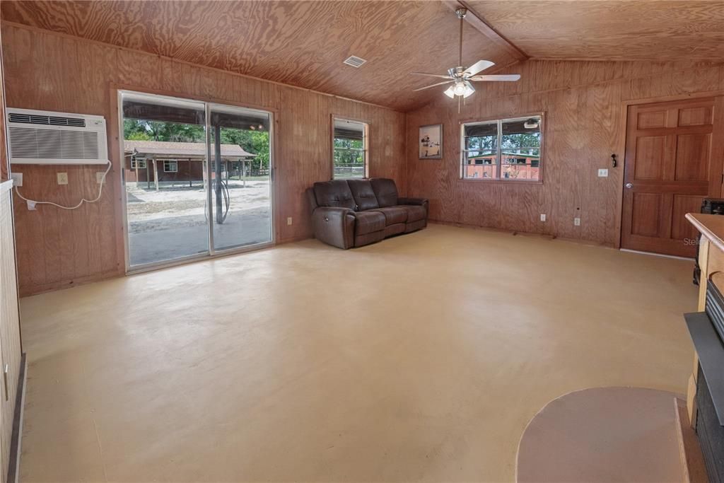 For Sale: $295,000 (2 beds, 1 baths, 1640 Square Feet)