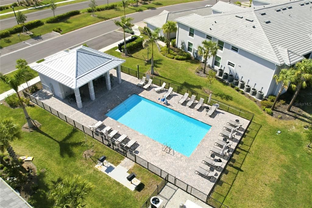 Activo con contrato: $295,000 (2 camas, 2 baños, 1438 Pies cuadrados)