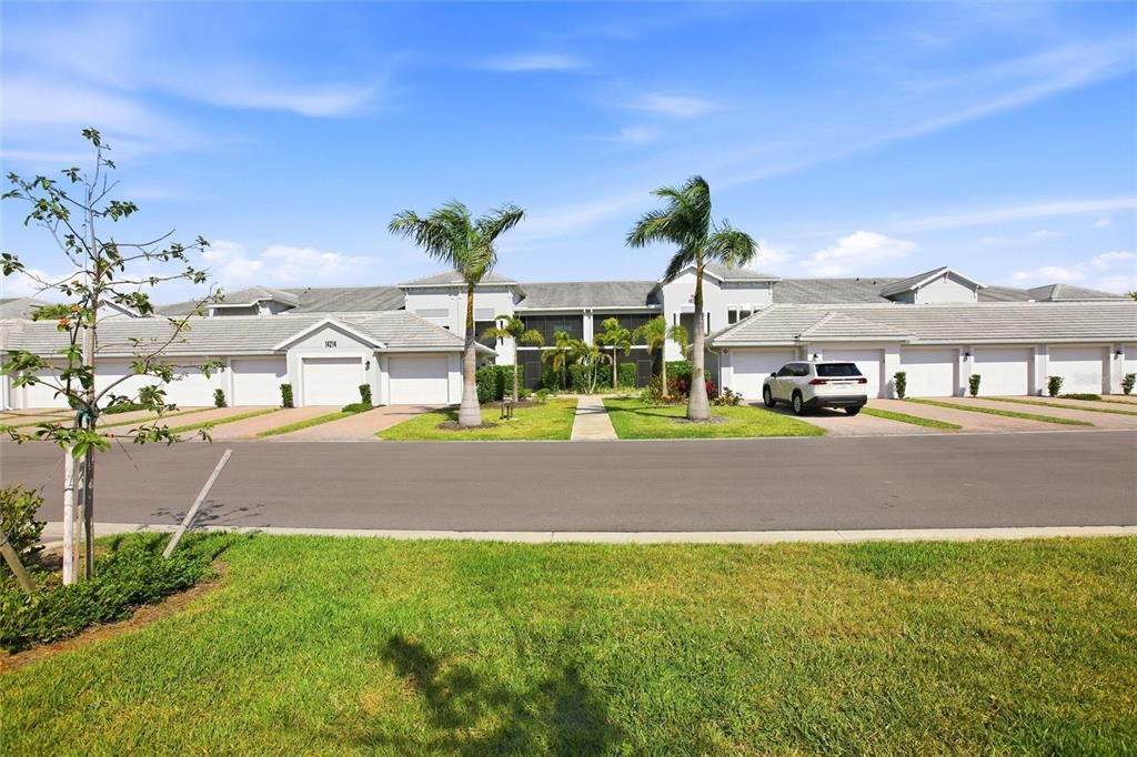 Activo con contrato: $295,000 (2 camas, 2 baños, 1438 Pies cuadrados)