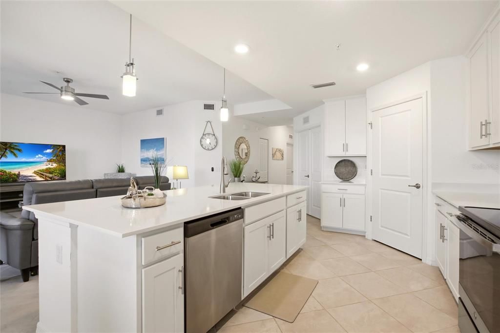 Activo con contrato: $295,000 (2 camas, 2 baños, 1438 Pies cuadrados)