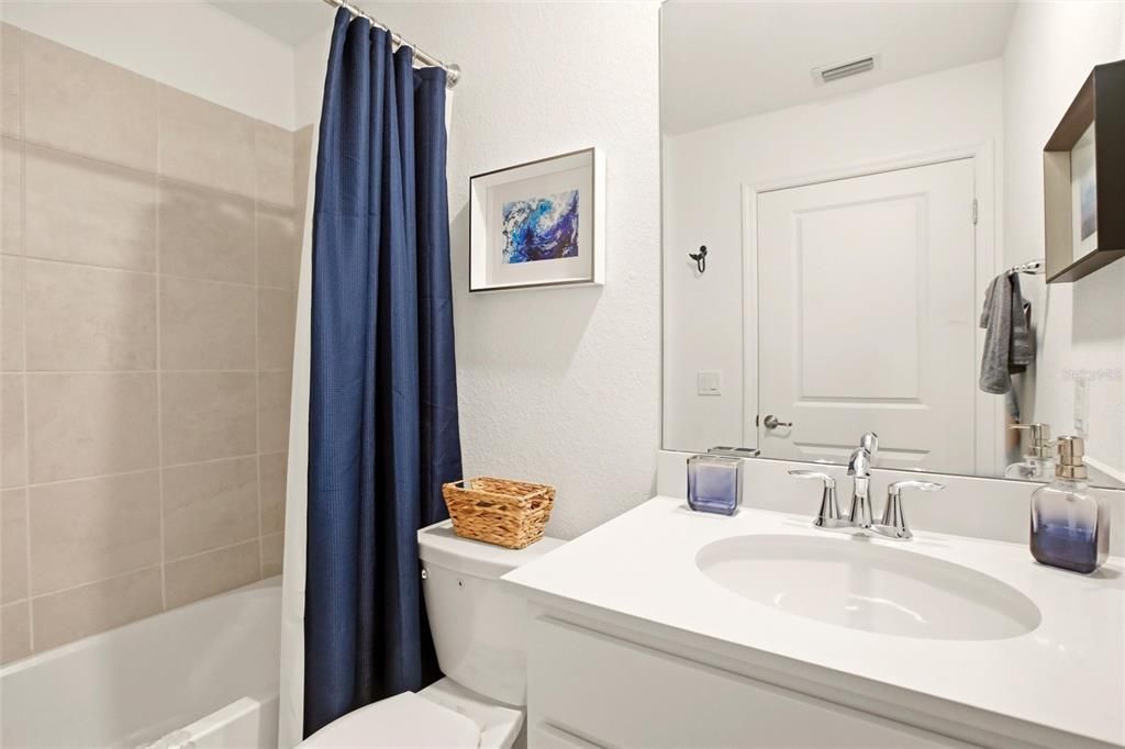 Activo con contrato: $295,000 (2 camas, 2 baños, 1438 Pies cuadrados)