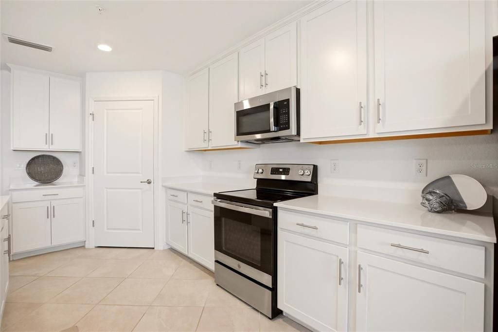 Activo con contrato: $295,000 (2 camas, 2 baños, 1438 Pies cuadrados)