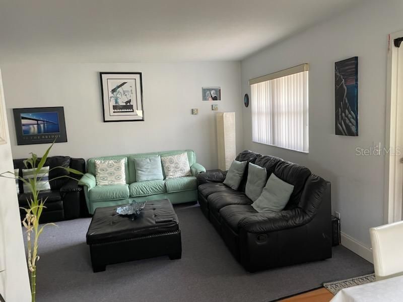 For Sale: $130,000 (2 beds, 2 baths, 988 Square Feet)