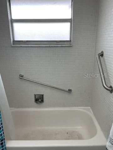 For Sale: $130,000 (2 beds, 2 baths, 988 Square Feet)
