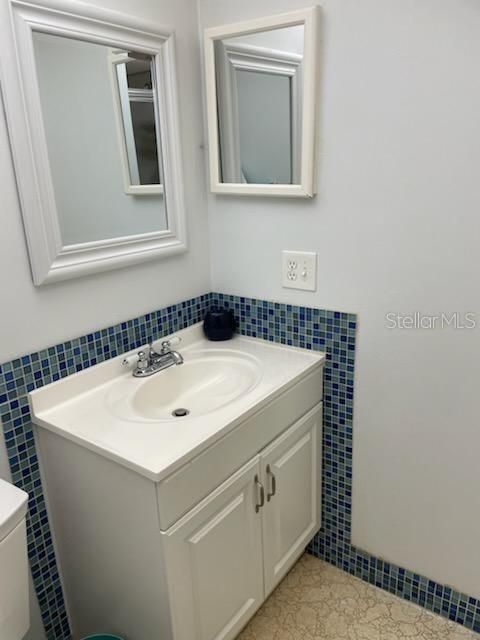 For Sale: $130,000 (2 beds, 2 baths, 988 Square Feet)