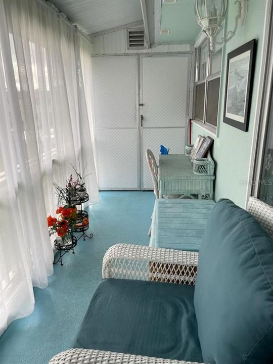 For Sale: $130,000 (2 beds, 2 baths, 988 Square Feet)