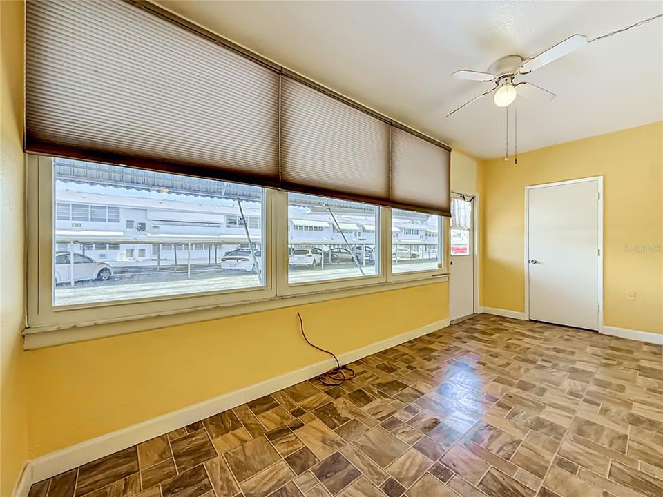 На продажу: $89,000 (2 спален, 2 ванн, 910 Квадратных фут)