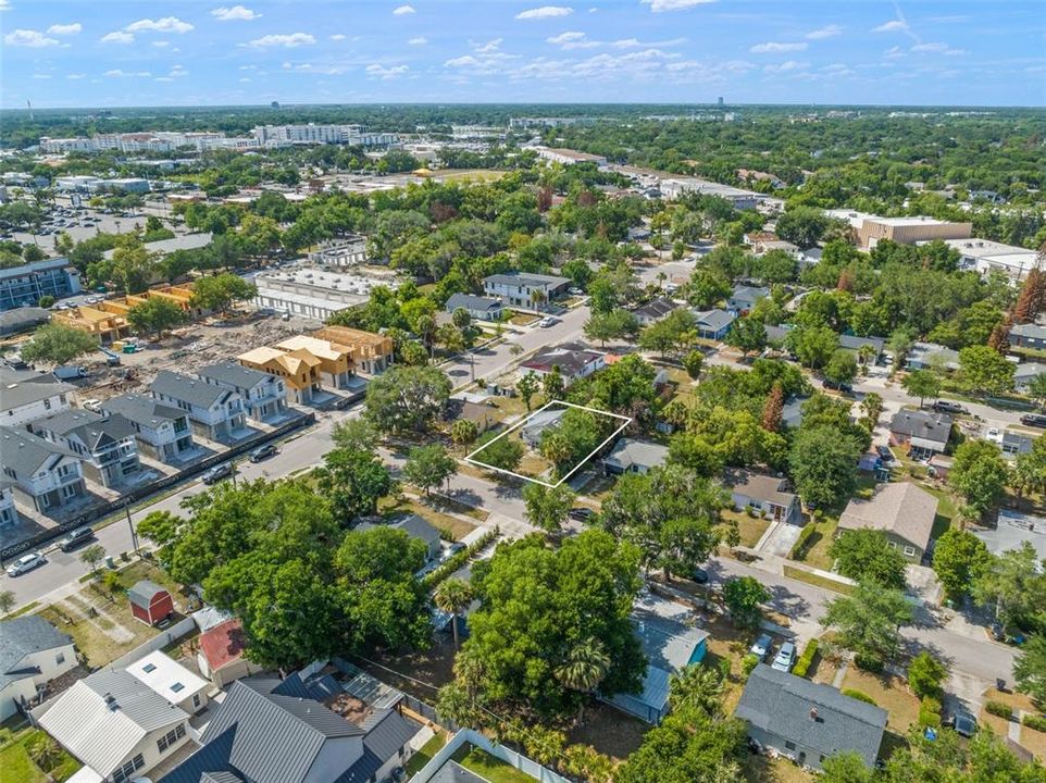 Под контрактом: $399,999 (2 спален, 2 ванн, 1018 Квадратных фут)