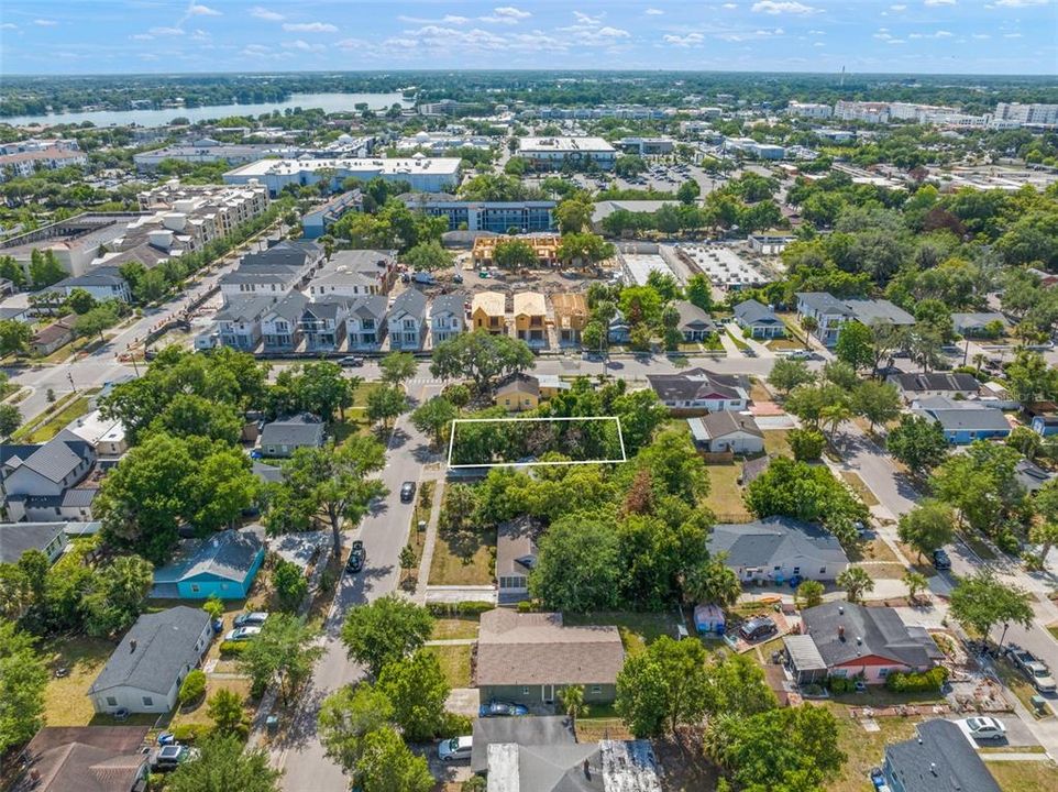 Под контрактом: $399,999 (2 спален, 2 ванн, 1018 Квадратных фут)