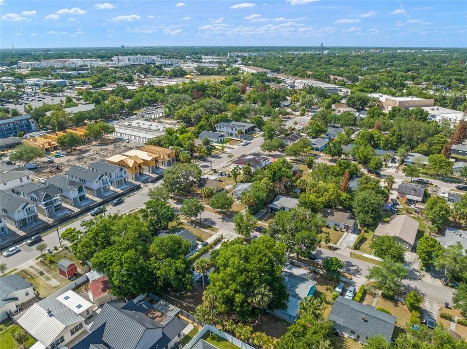 Под контрактом: $399,999 (2 спален, 2 ванн, 1018 Квадратных фут)