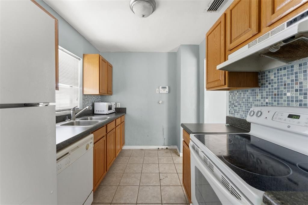 Под контрактом: $399,999 (2 спален, 2 ванн, 1018 Квадратных фут)