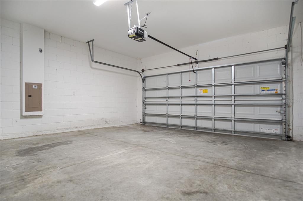 Activo con contrato: $1,875 (4 camas, 2 baños, 1626 Pies cuadrados)