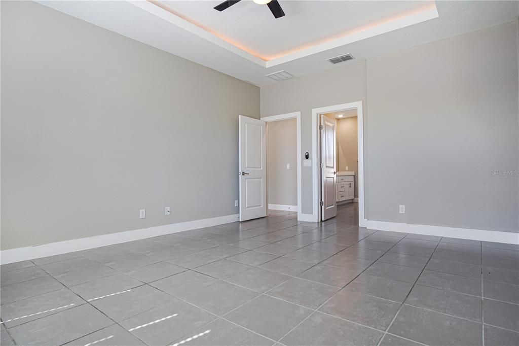 Activo con contrato: $1,875 (4 camas, 2 baños, 1626 Pies cuadrados)
