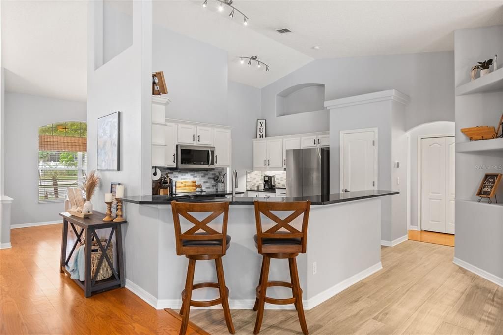 Activo con contrato: $495,000 (3 camas, 2 baños, 2044 Pies cuadrados)