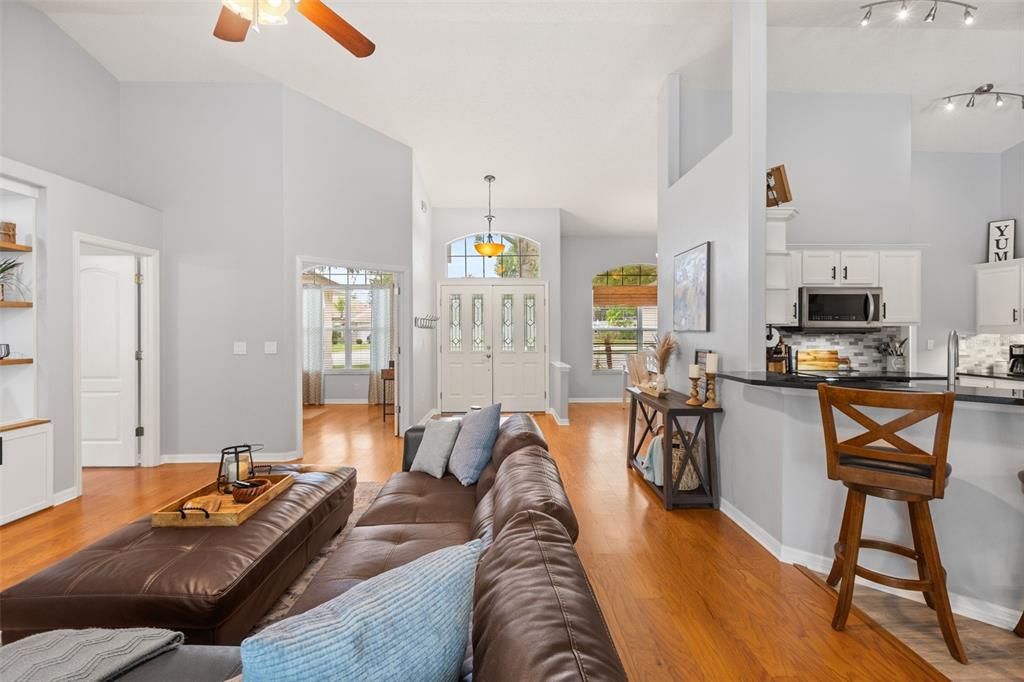 Activo con contrato: $495,000 (3 camas, 2 baños, 2044 Pies cuadrados)