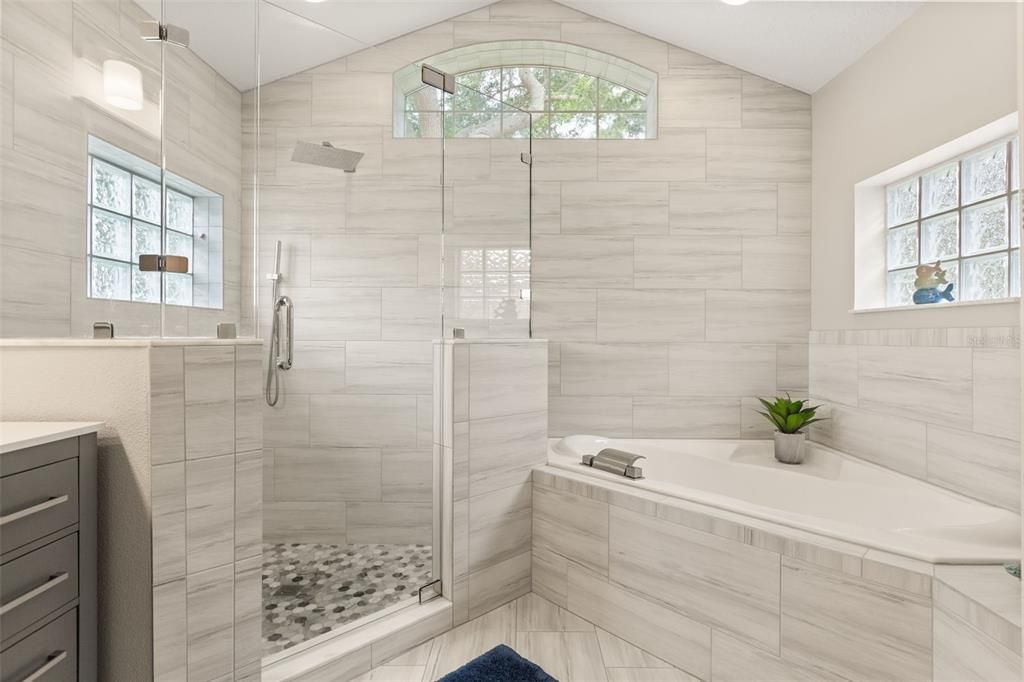 Activo con contrato: $495,000 (3 camas, 2 baños, 2044 Pies cuadrados)