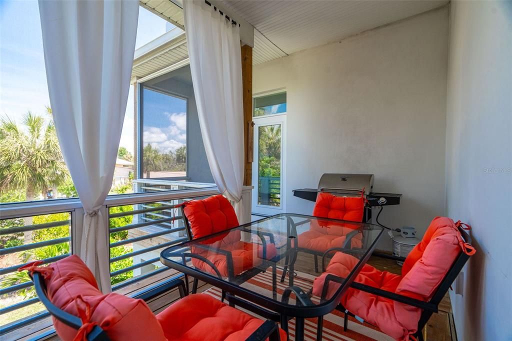 For Sale: $697,000 (3 beds, 3 baths, 2099 Square Feet)