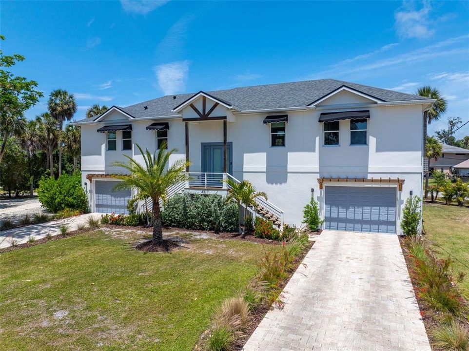 For Sale: $697,000 (3 beds, 3 baths, 2099 Square Feet)