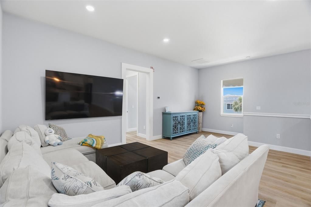 For Sale: $697,000 (3 beds, 3 baths, 2099 Square Feet)