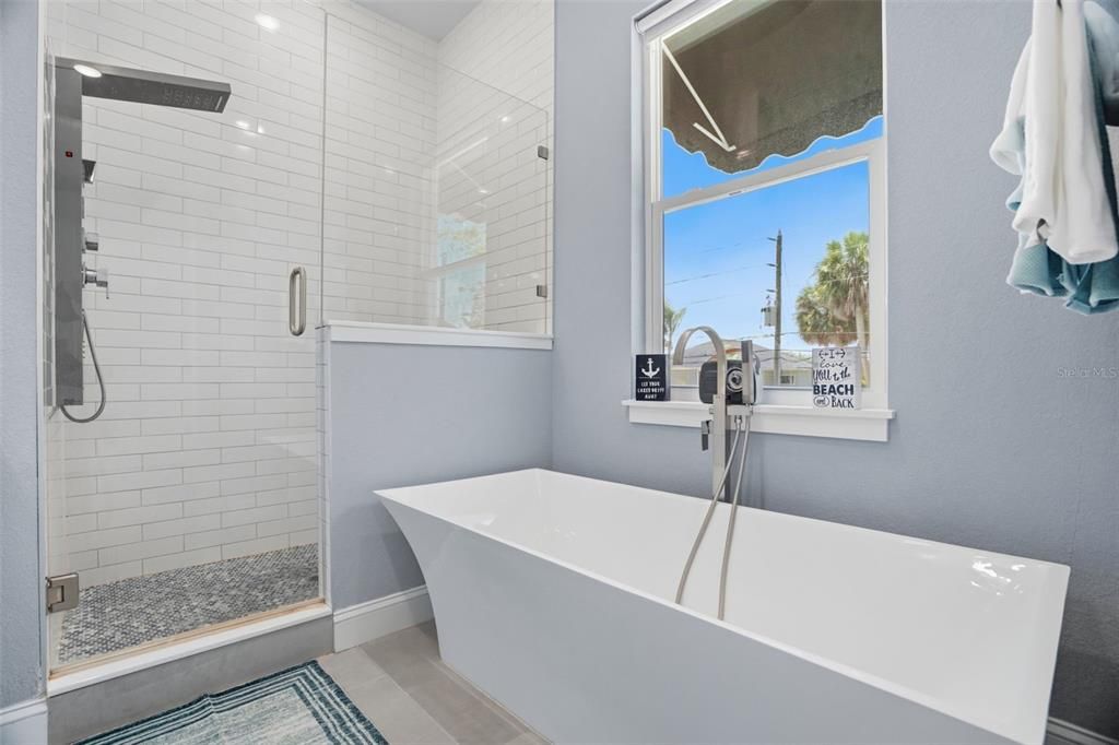 For Sale: $697,000 (3 beds, 3 baths, 2099 Square Feet)