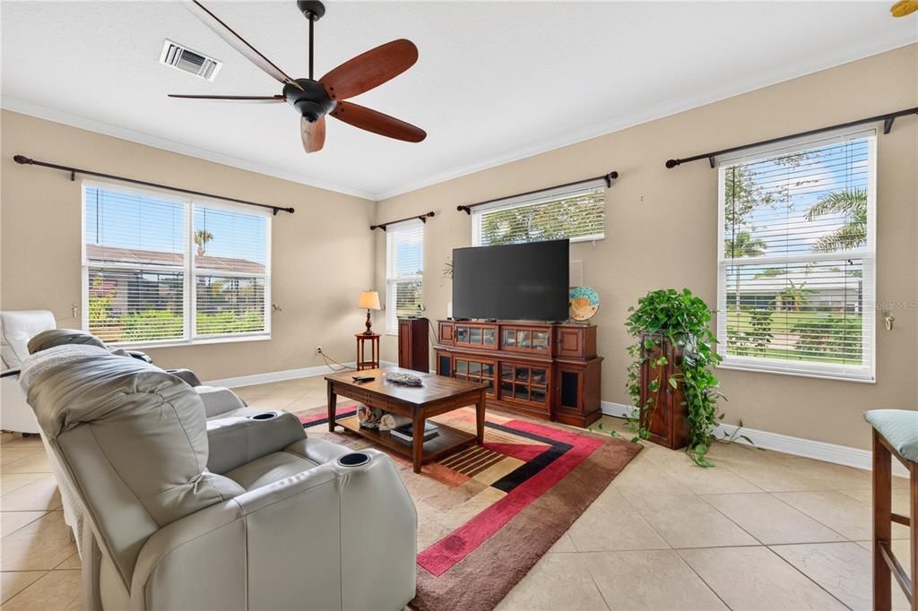 Activo con contrato: $530,000 (4 camas, 3 baños, 2976 Pies cuadrados)