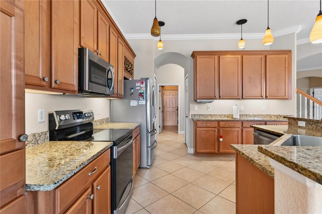Activo con contrato: $530,000 (4 camas, 3 baños, 2976 Pies cuadrados)