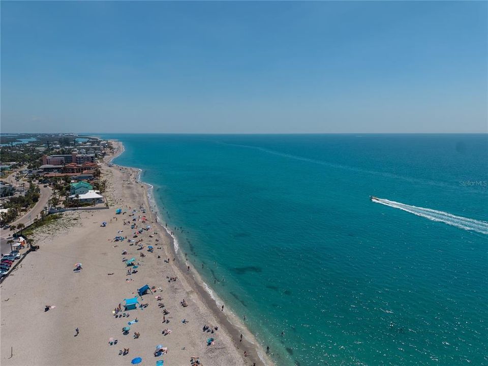 Activo con contrato: $530,000 (4 camas, 3 baños, 2976 Pies cuadrados)