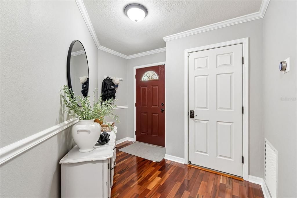 Activo con contrato: $319,900 (3 camas, 2 baños, 1726 Pies cuadrados)