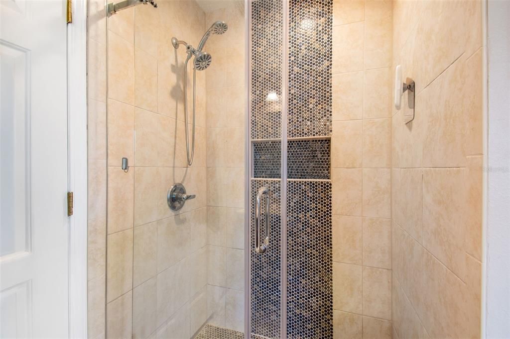 Activo con contrato: $319,900 (3 camas, 2 baños, 1726 Pies cuadrados)