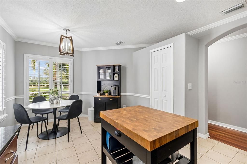Activo con contrato: $319,900 (3 camas, 2 baños, 1726 Pies cuadrados)