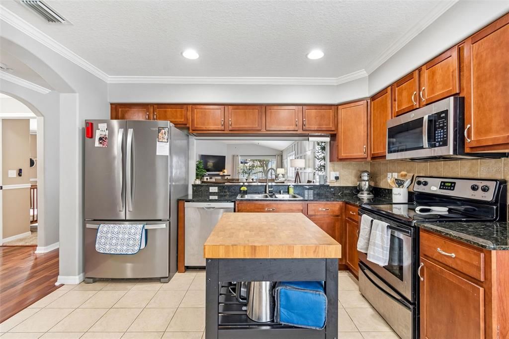 Activo con contrato: $319,900 (3 camas, 2 baños, 1726 Pies cuadrados)