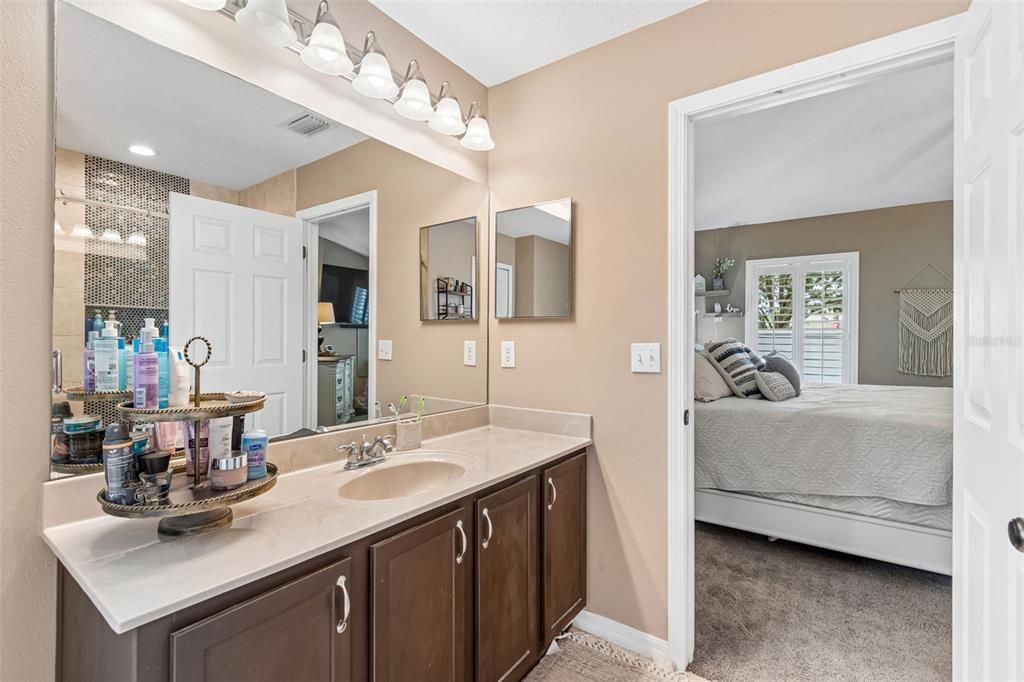 Activo con contrato: $319,900 (3 camas, 2 baños, 1726 Pies cuadrados)