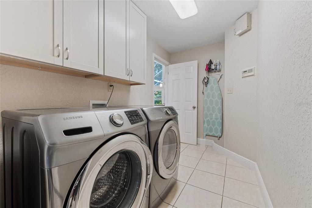 Activo con contrato: $599,999 (4 camas, 2 baños, 2226 Pies cuadrados)