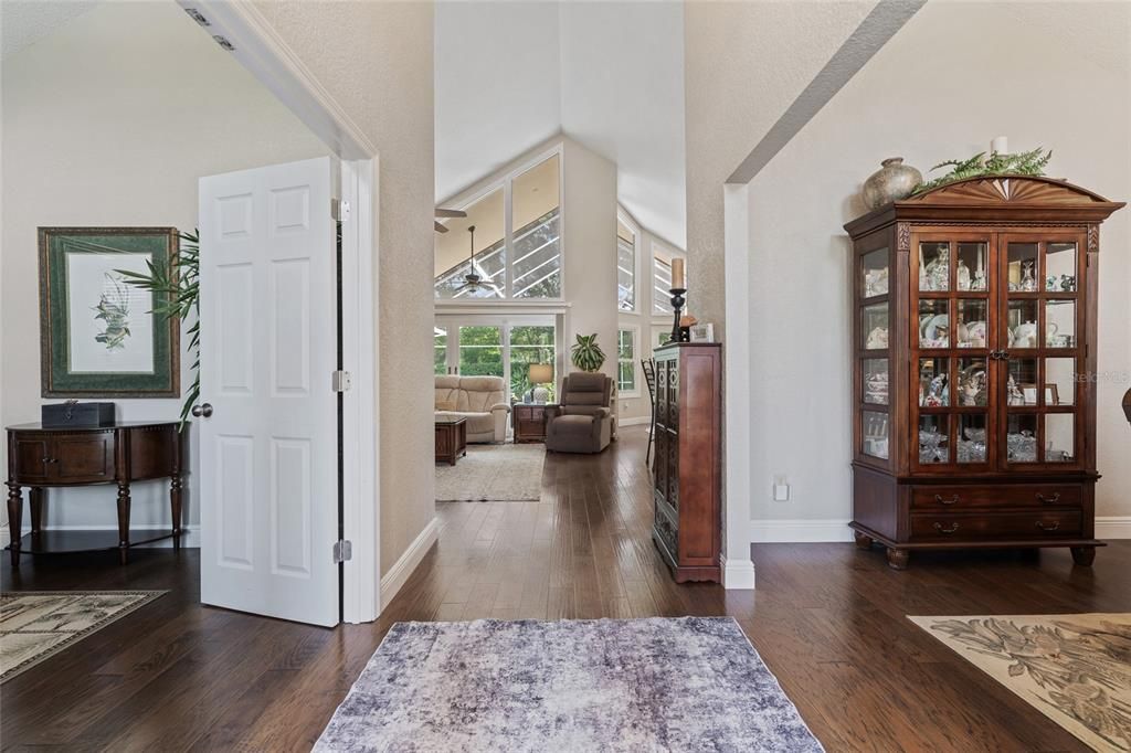 Activo con contrato: $599,999 (4 camas, 2 baños, 2226 Pies cuadrados)