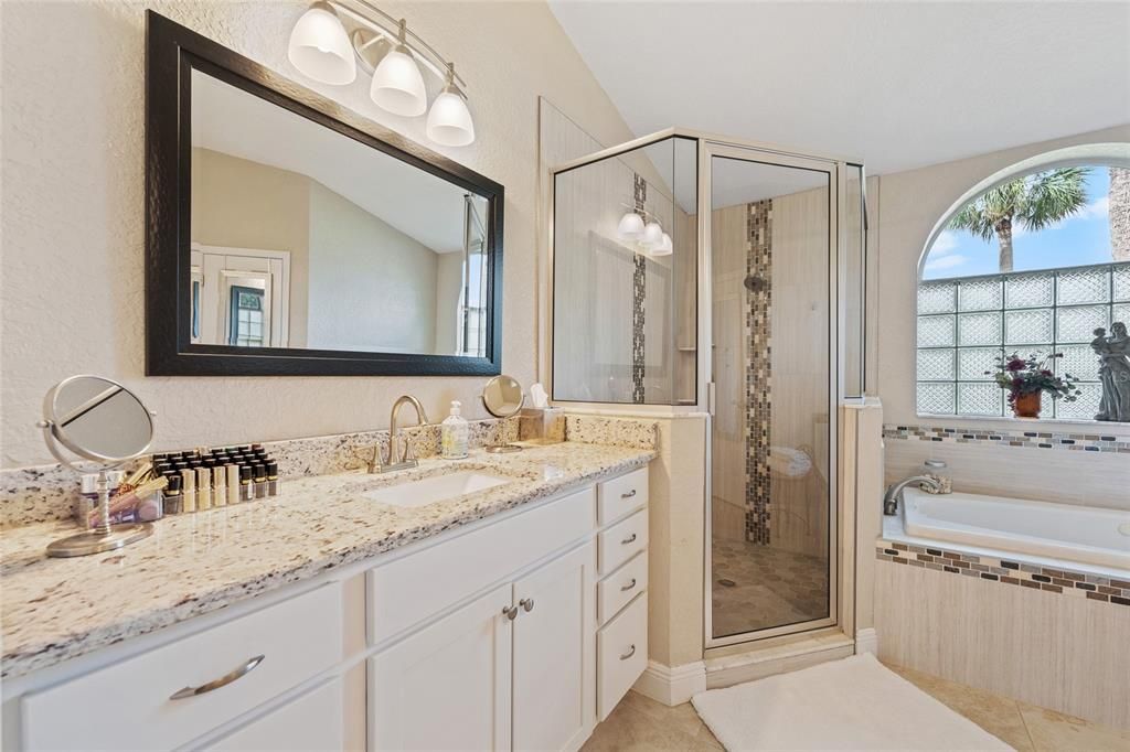 Activo con contrato: $599,999 (4 camas, 2 baños, 2226 Pies cuadrados)