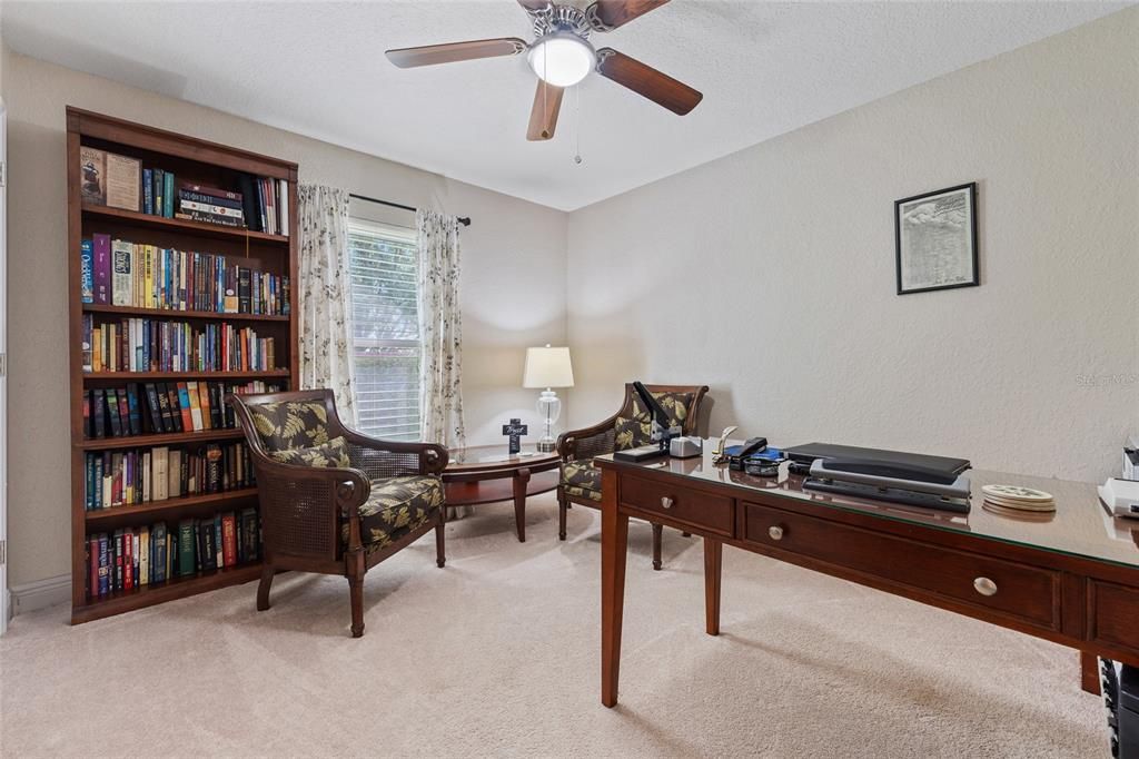 Activo con contrato: $599,999 (4 camas, 2 baños, 2226 Pies cuadrados)